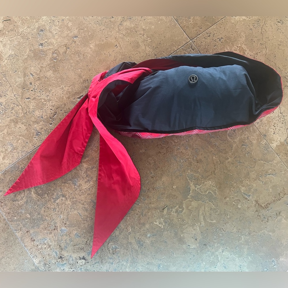 Lululemon Reversible Jacket Red Black Packable Belt Bag Small EUC Springtime - Picture 5 of 15